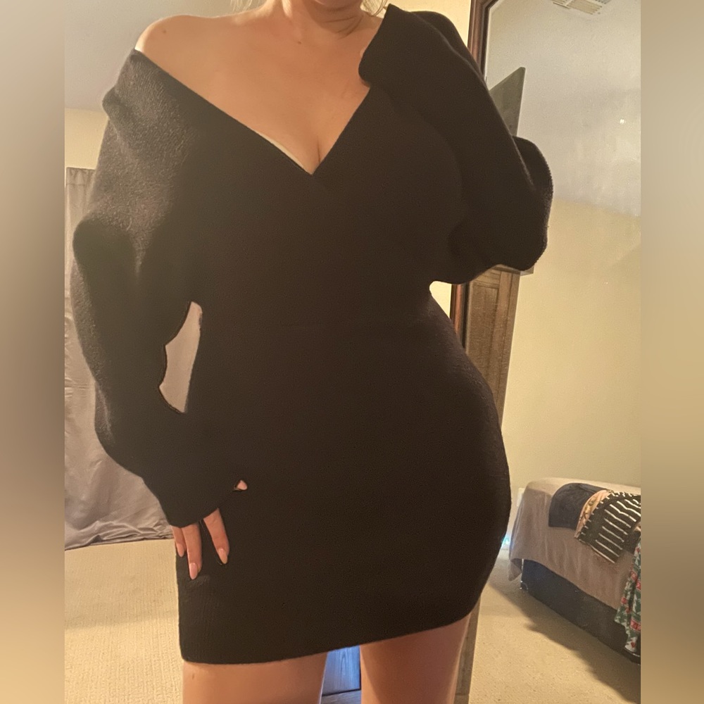 LBD - Little Black Dress (long sleeve, V-Neck)